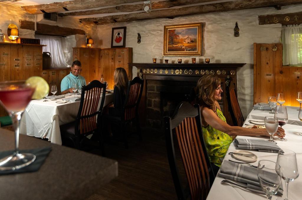 Paris Ashby Inn & Restaurant מראה חיצוני תמונה