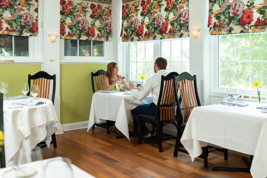 Paris Ashby Inn & Restaurant מראה חיצוני תמונה